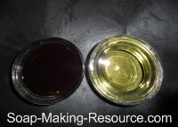Spirulina Infused Oil Next to Non-Infused Oil Spirulina Infused Oil Next to Non-Infused Oil