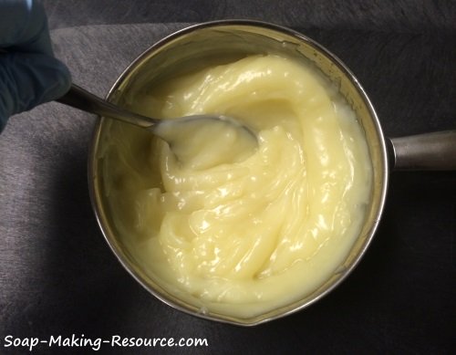 Thoroughly Mixing the Tea Tree Oil Ointment Recipe Thoroughly Mixing the Tea Tree Oil Ointment Recipe